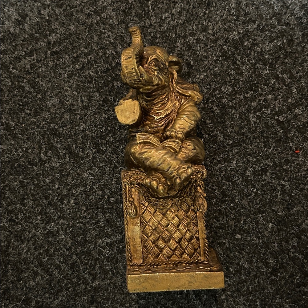 Beautiful elephant bookend🐘 - Picture 2 of 7
